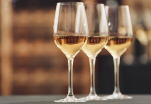 Πώς επηρέασε το Sauvignon Blanc το προφίλ των λευκών ελληνικών κρασιών;