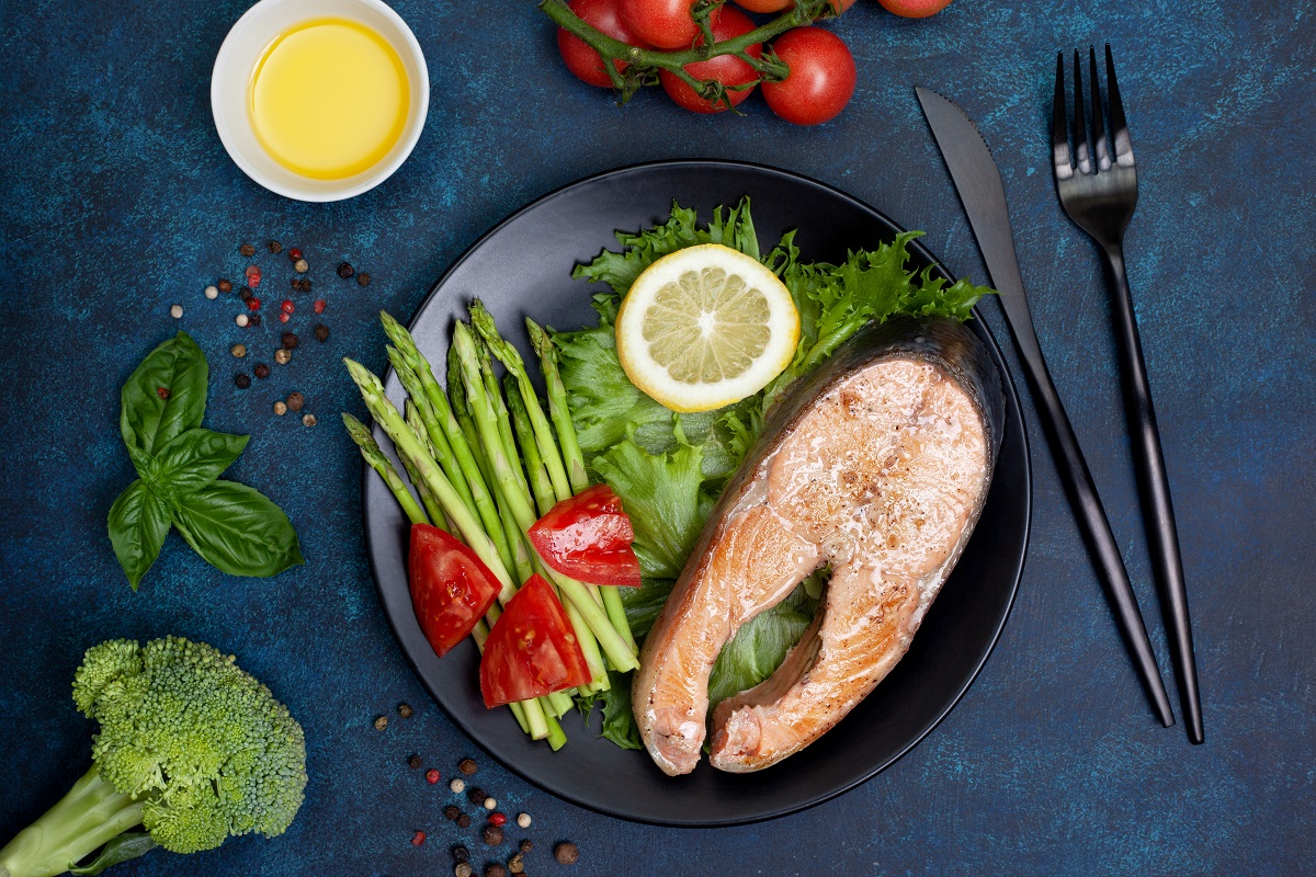 Fried,Chum,Salmon,And,Fresh,Vegetables,On,A,Plate,On