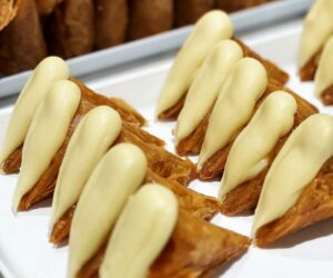 elenidis trigwna anoigma