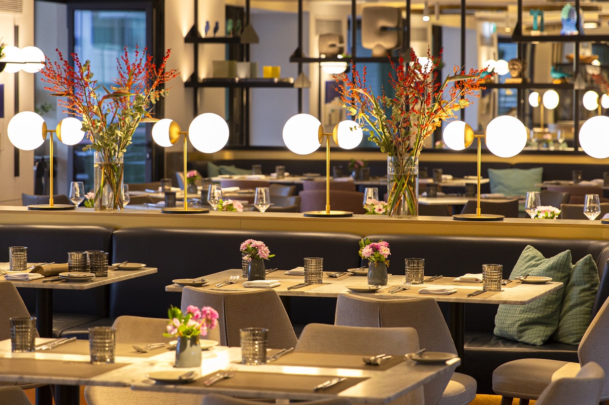 four hands menu anoigma