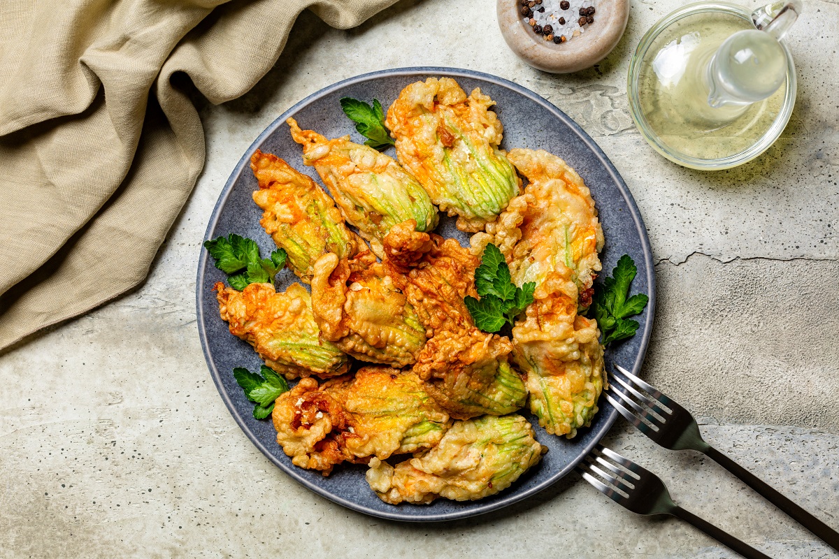 Italian,Appetizer.,Fried,In,A,Batter,Zucchini,Flowers,Stuffed,With