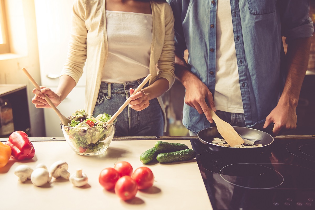 Cropped,Image,Of,Beautiful,Young,Couple,Cooking,In,Kitchen,At