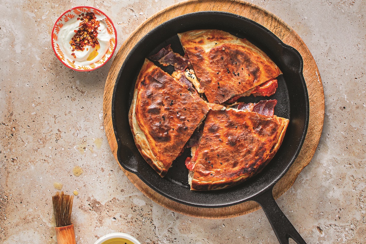 Pastourmadopita_anoigma