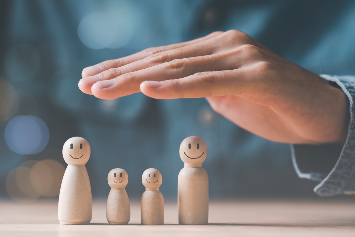 Male,Hand,Represents,The,Protection,And,Protection,Of,Family,Safety,