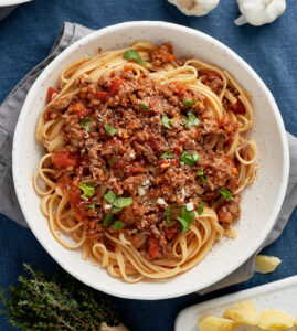 makaronia me kima HEADER OLIVE