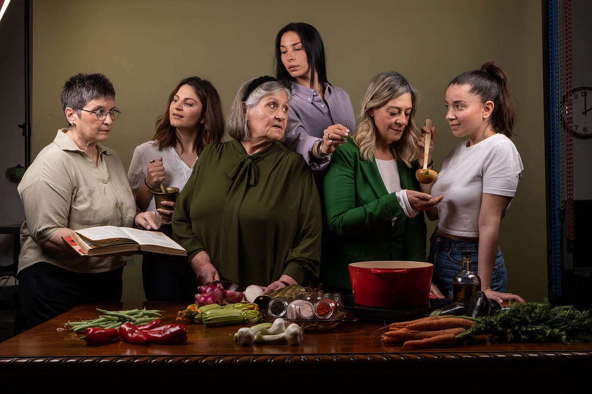 gynaikes_katsarolas_anoigma