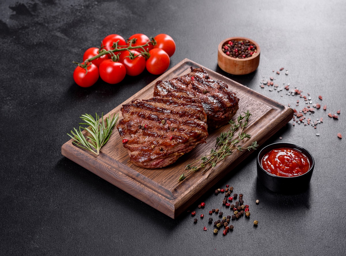 Fresh,Juicy,Delicious,Beef,Steak,On,A,Dark,Background.,Meat