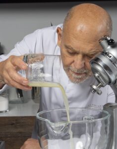 parliaros_aspradi_anoigma