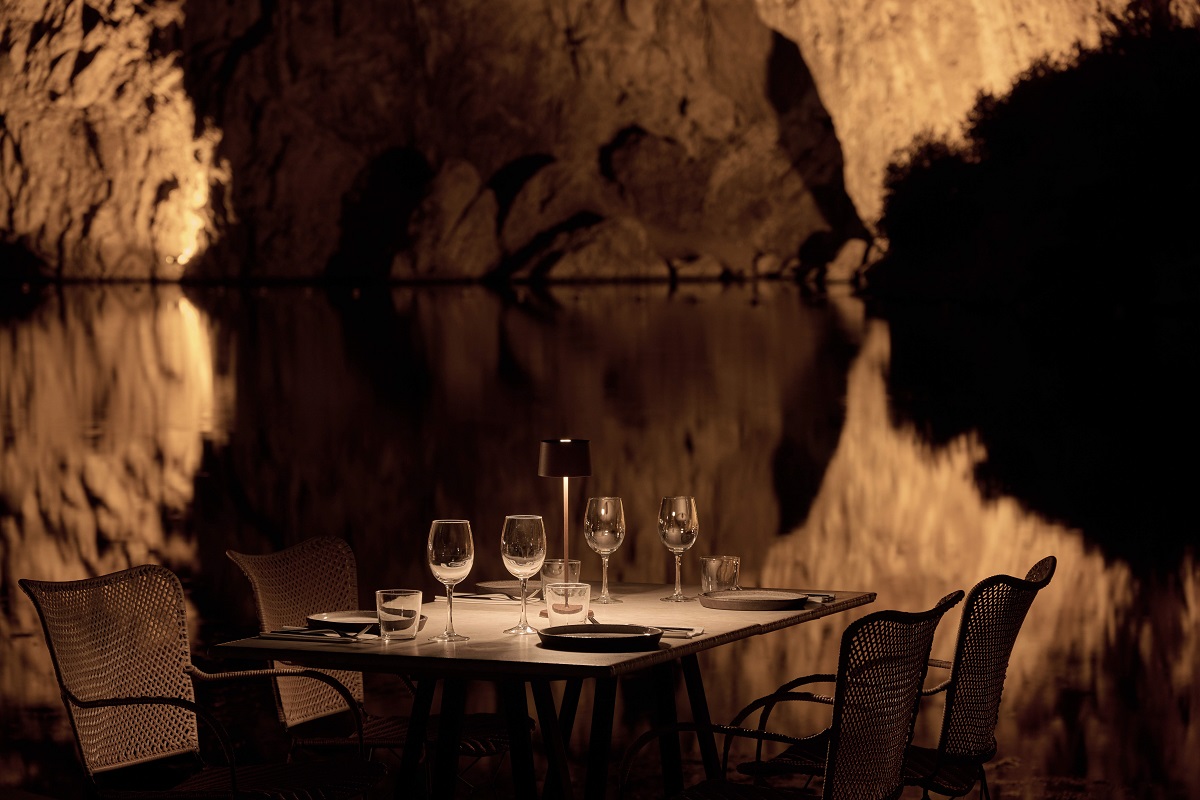 stromeno_trapazei_anoigma