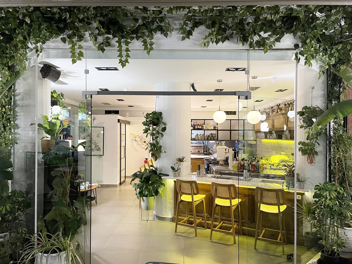 ti ginetai ekei eksw anoigma