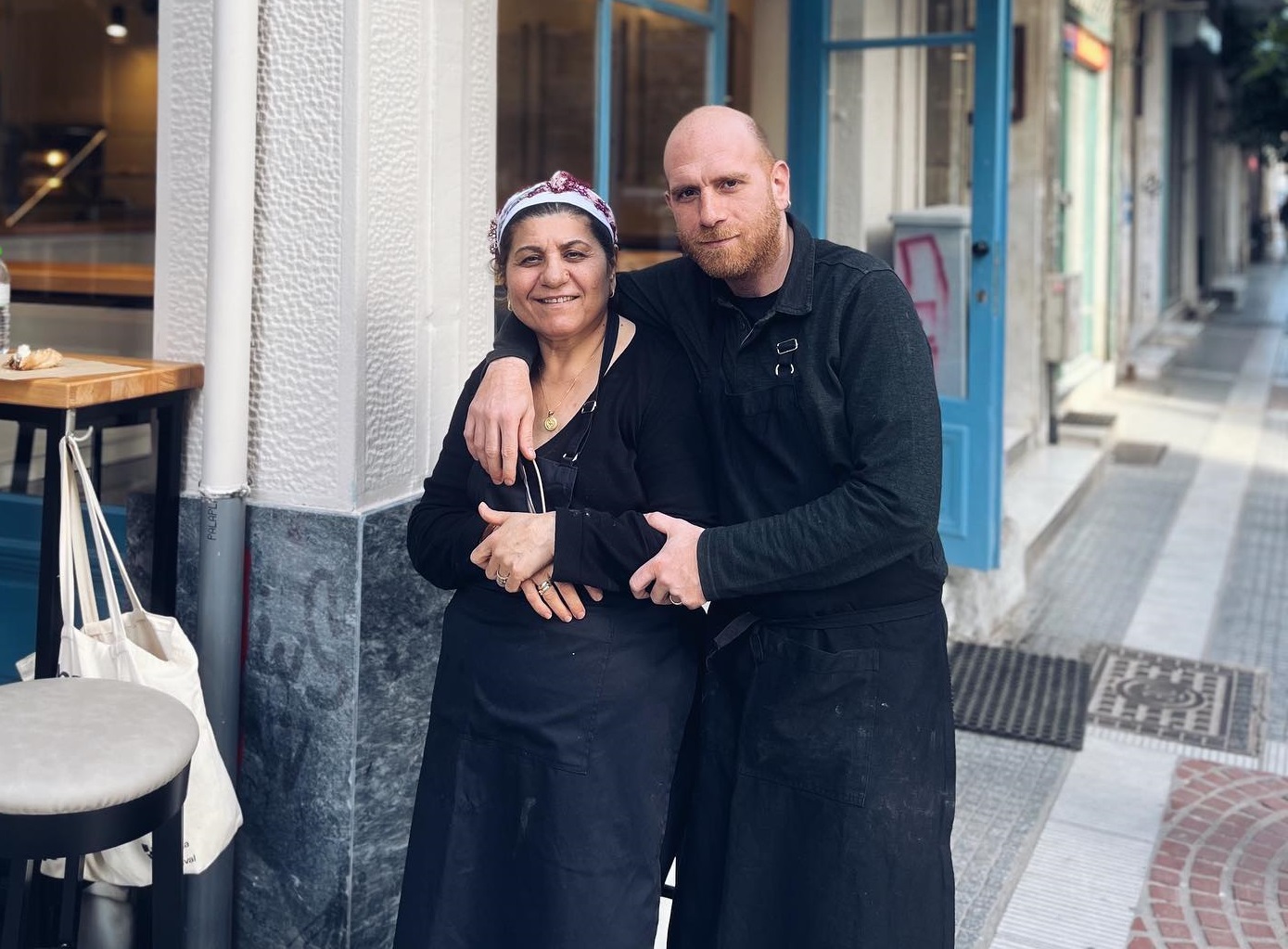 ti ginetai ekei eksw anoigma