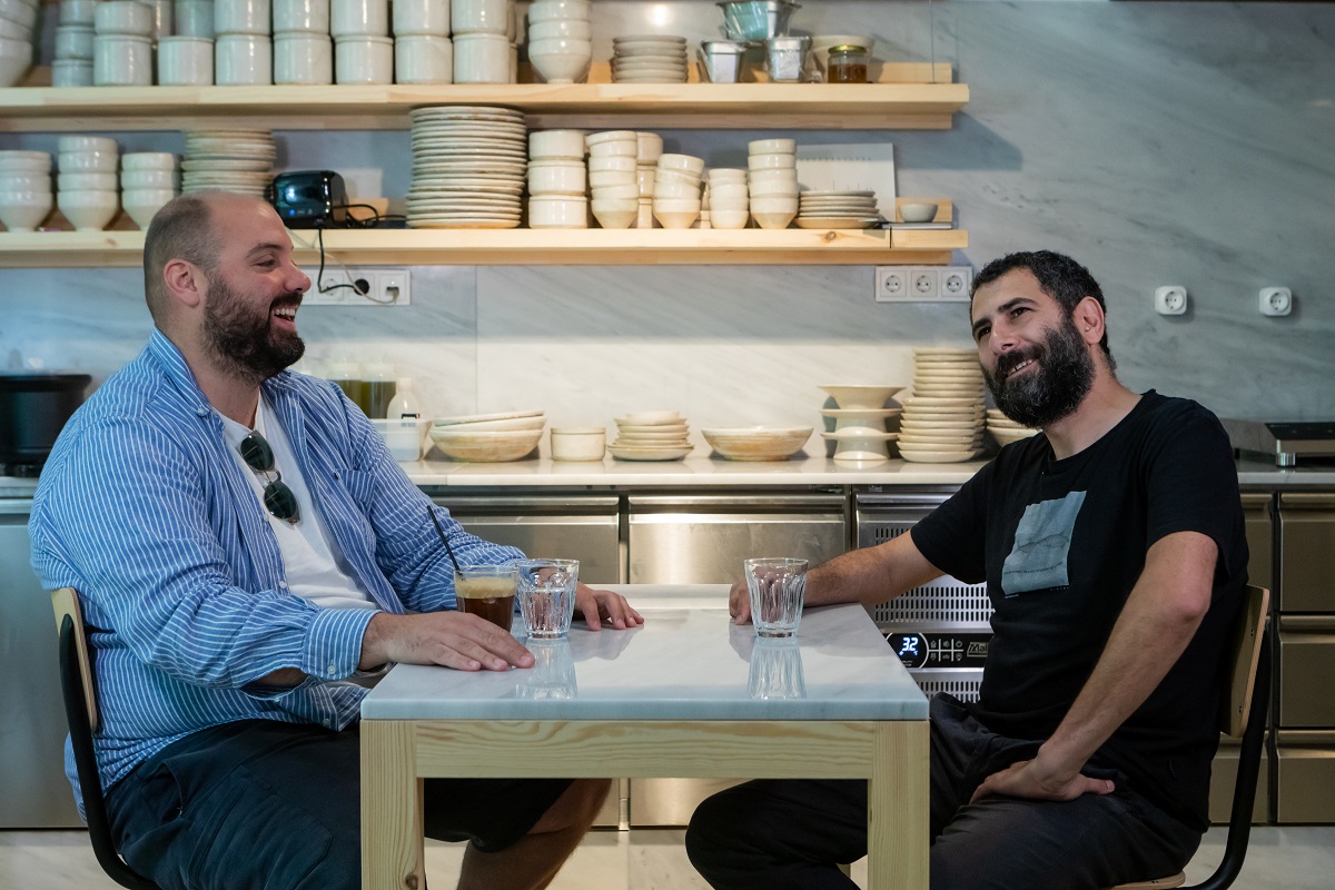 trapezi_taverna_antres_anoigma