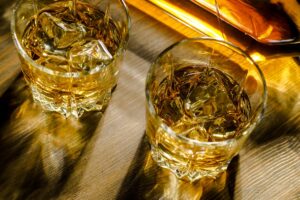 Καπνιστό ουίσκι vs mezcal: τα πάντα για αυτά τα ιδιαίτερα καπνιστά αποστάγματα