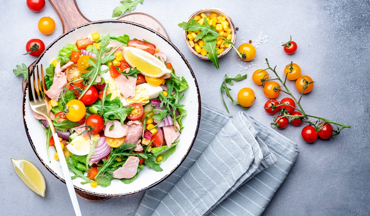 Canned,Tuna,Salad,With,Cherry,Tomatoes,,Red,Onion,,Eggs,,Sweet