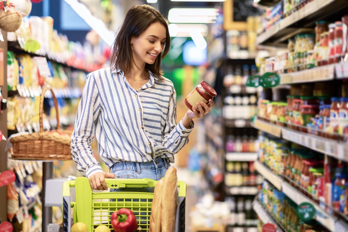 Portrait,Of,Smiling,Woman,With,Shopping,Cart,In,Supermarket,Buying