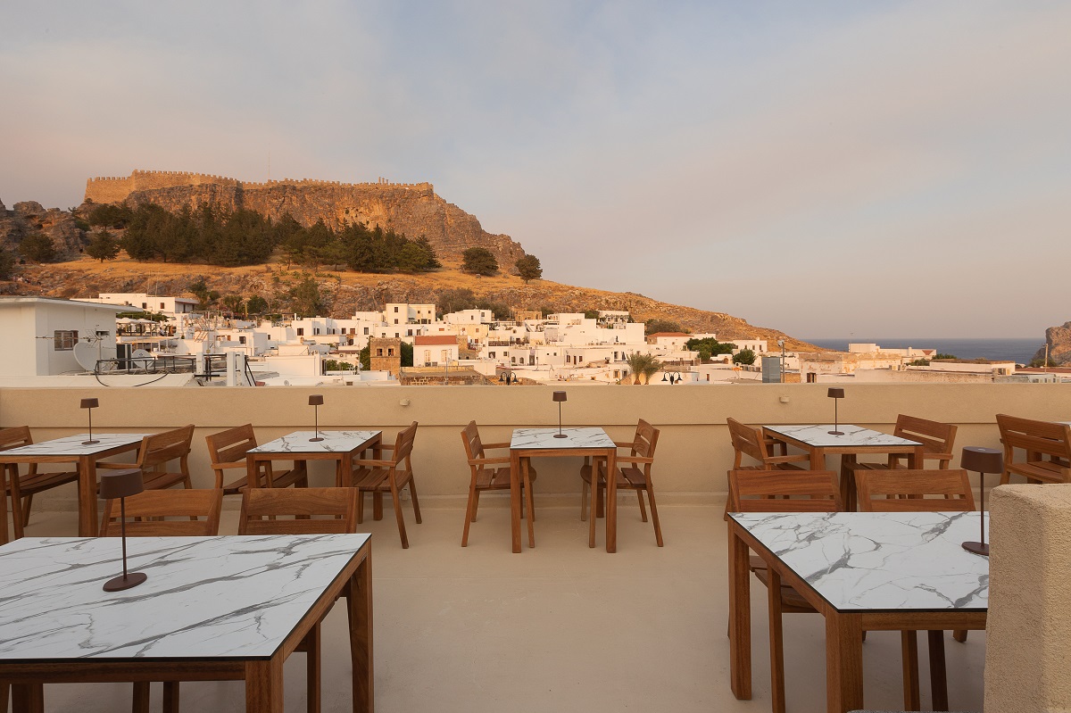 AKREΣ Restaurant_anoigma