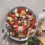 Salata me kotopoulo_psiti melitzana_anoigma