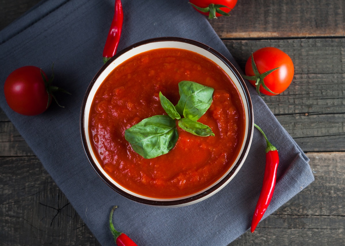 Chili,Tomato,Soup,With,Sour,Cream,Sauce,,Cottage,Cheese,,Basil