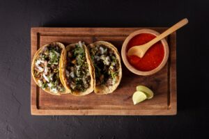 Όλα τα μυστικά των tacos και 8 συνταγές για να φάμε σαν Μεξικάνοι στο σπίτι μας