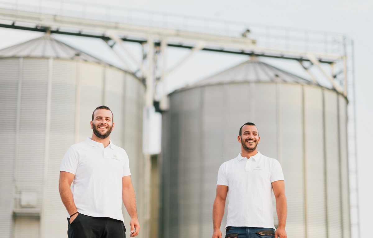 menoikio_adelfia_melenekli_anoigma