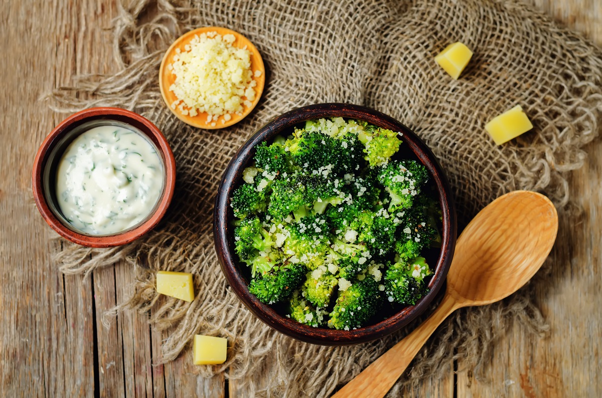 Garlic,Parmesan,Roasted,Broccoli,On,A,Wood,Background.,Toning.,Selective