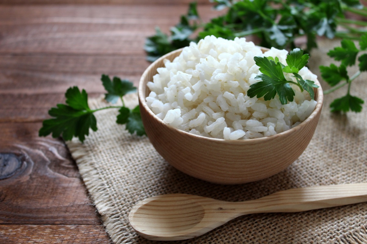 White,Rice,In,Wooden,Bowl.,Top,View,With,Copy,Space.