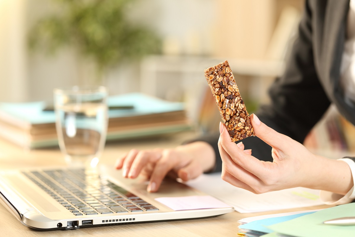Close,Up,Of,Entrepreneur,Woman,Hands,Holding,Cereal,Snack,Bar