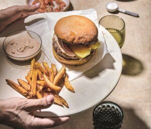 ti trwme oi ellines anoigma