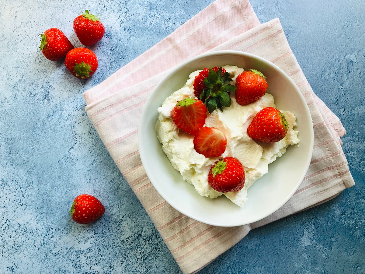 Fresh,Strawberries,With,Cream.,Juicy,Summer,Fruit,Dessert.