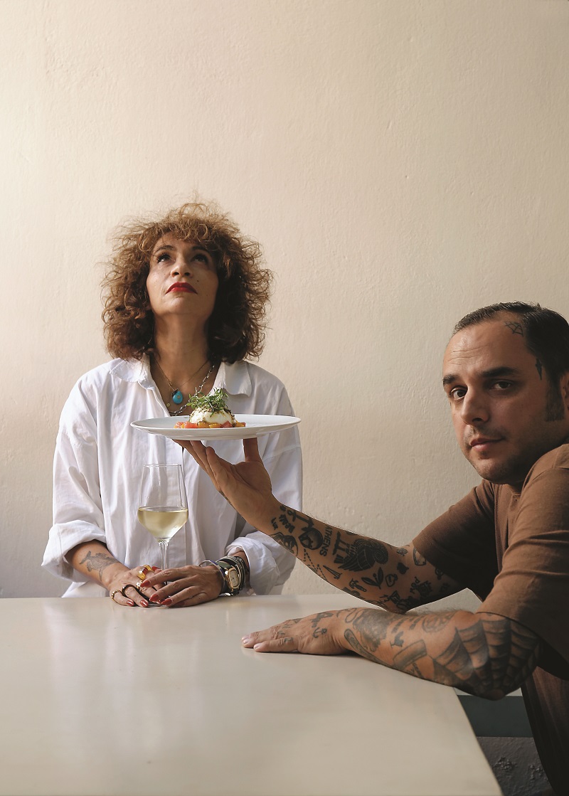 mandilara_nikolakopoulos_anoigma