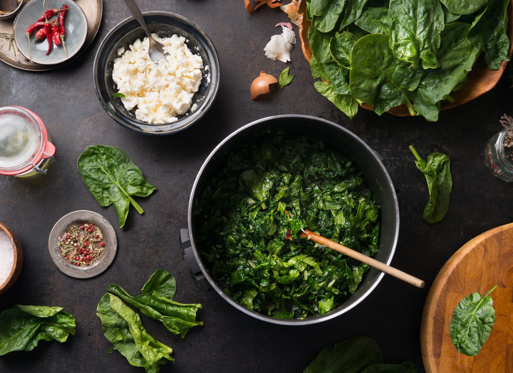 Spinach,Cooking,Preparation.,Stewed,Spinach,In,Black,Cooking,Pot,With