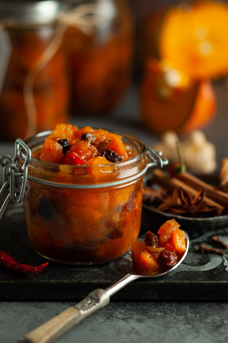 Homemade,Pumpkin,And,Apple,Chutney,With,Raisins,In,Jars,On