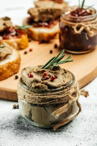 10 ελληνικά πατέ που ξεχωρίσαμε: καπνιστή πανσέτα, παστός γαύρος, αρακάς και αγκινάρα αλα πολίτα