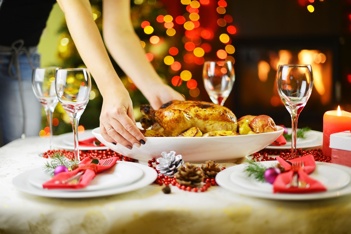 Dinner,With,Chicken,Near,Christmas,Tree