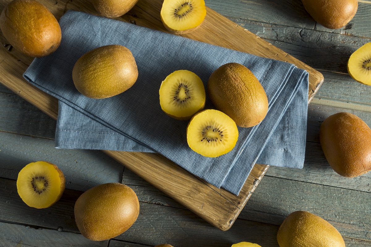 Raw,Yellow,Organic,Golden,Kiwis,Ready,To,Eat