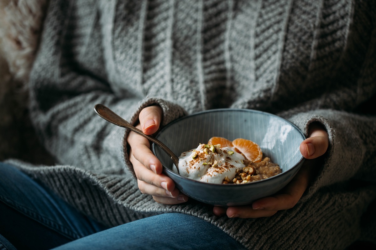 Wiman,Has,Breakfast,Gluten-free,Porridge,With,Berries,,Nuts,And,Delicious