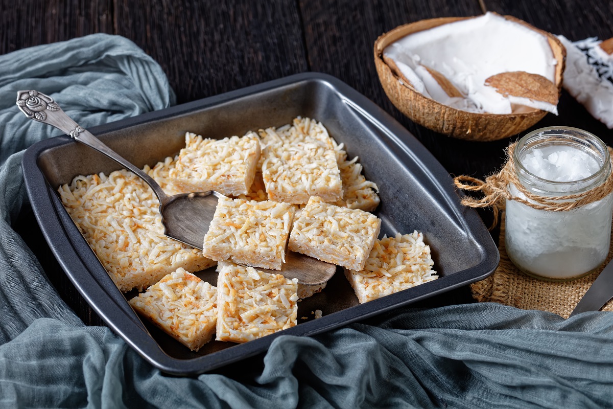 Close-up,Of,No-bake,Coconut,Crack,Bars,In,A,Baking,Dish