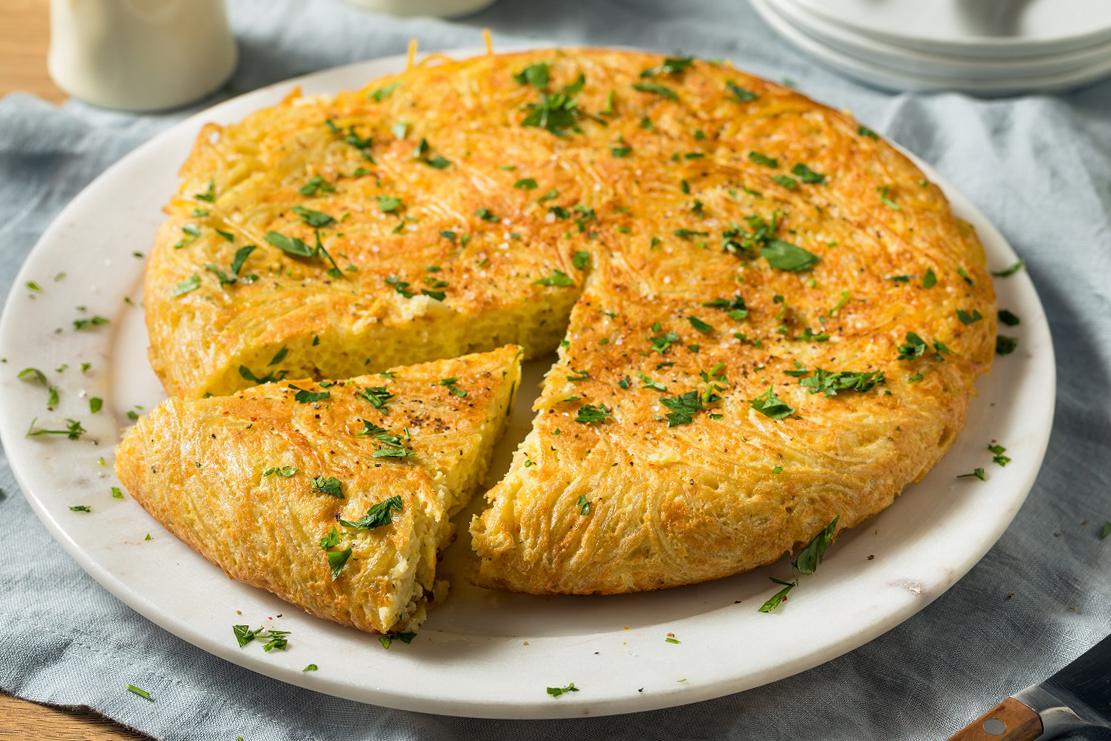 Homemade,Spaghetti,Omelette,With,Eggs,And,Parsley