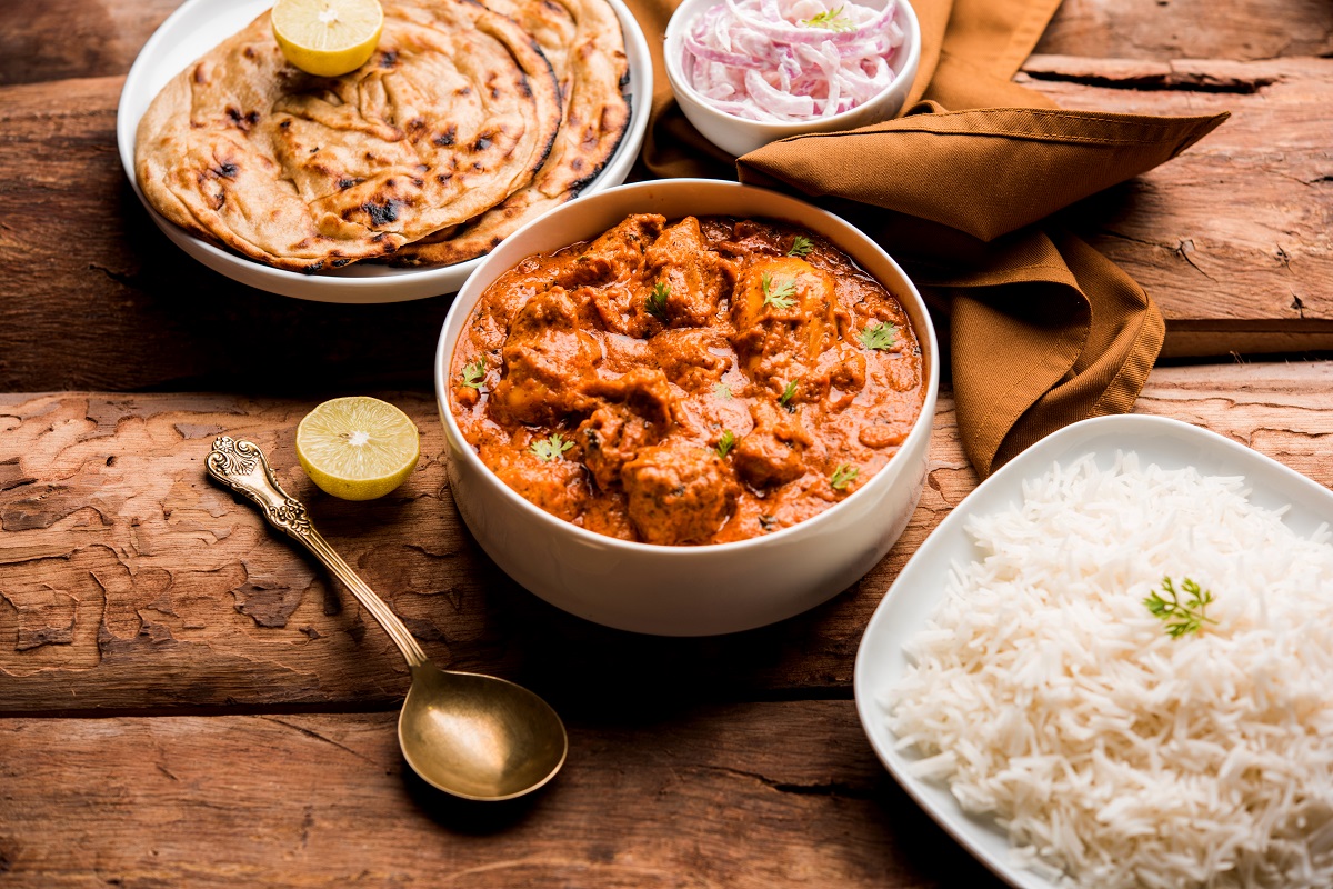 Murgh,Makhani,/,Butter,Chicken,Tikka,Masala,Served,With,Roti
