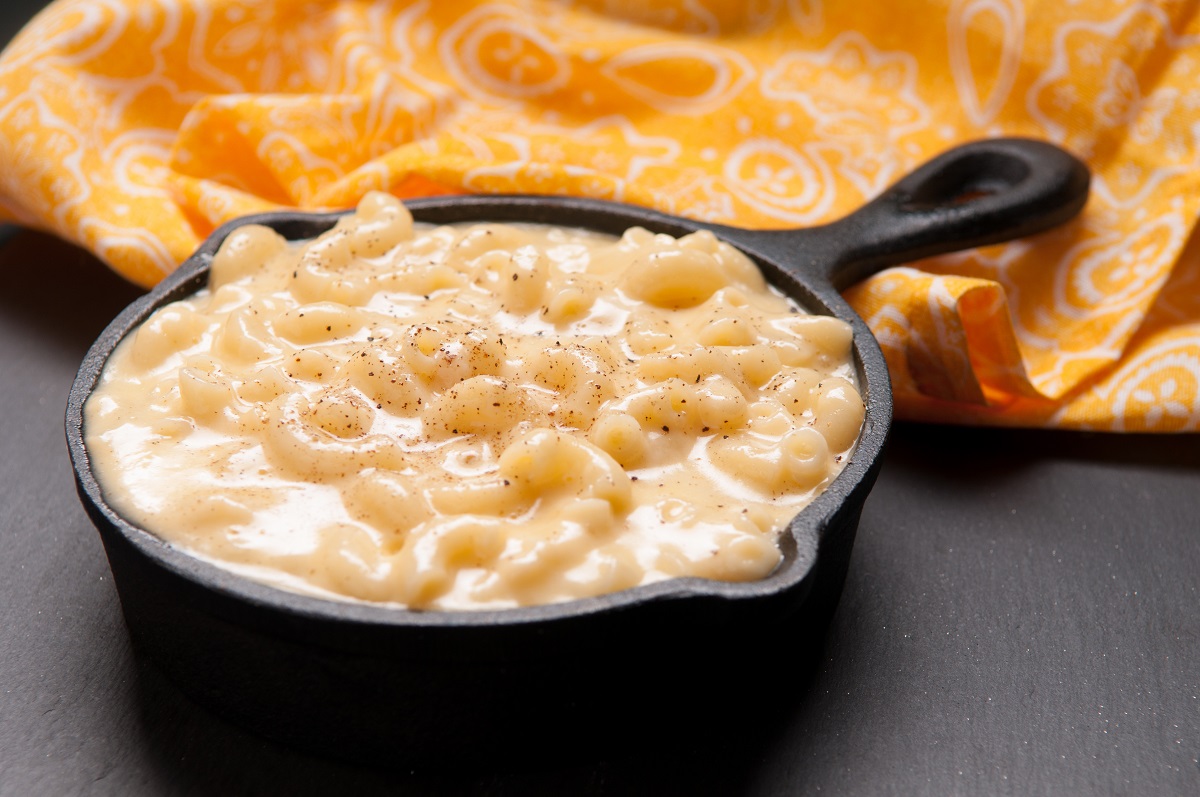Cast,Iron,Pan,Of,Macaroni,And,Cheese,,Mac,N,Cheese