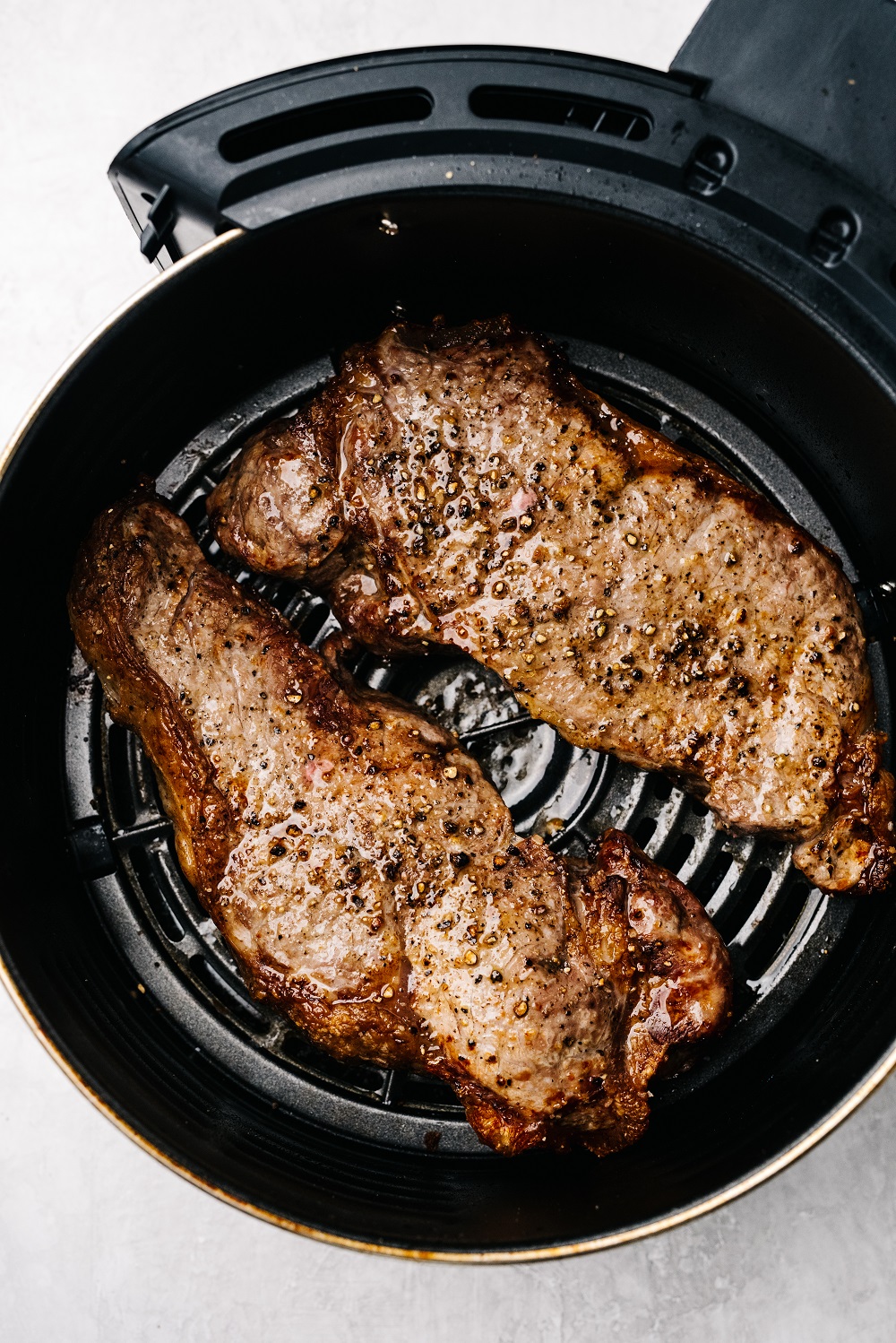Cooking,Steaks,In,An,Air,Fryer