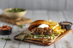 Τα TGI FRIDAYS φέρνουν νέες ανοιξιάτικες προσθήκες στο μενού και στα premium cocktails τους
