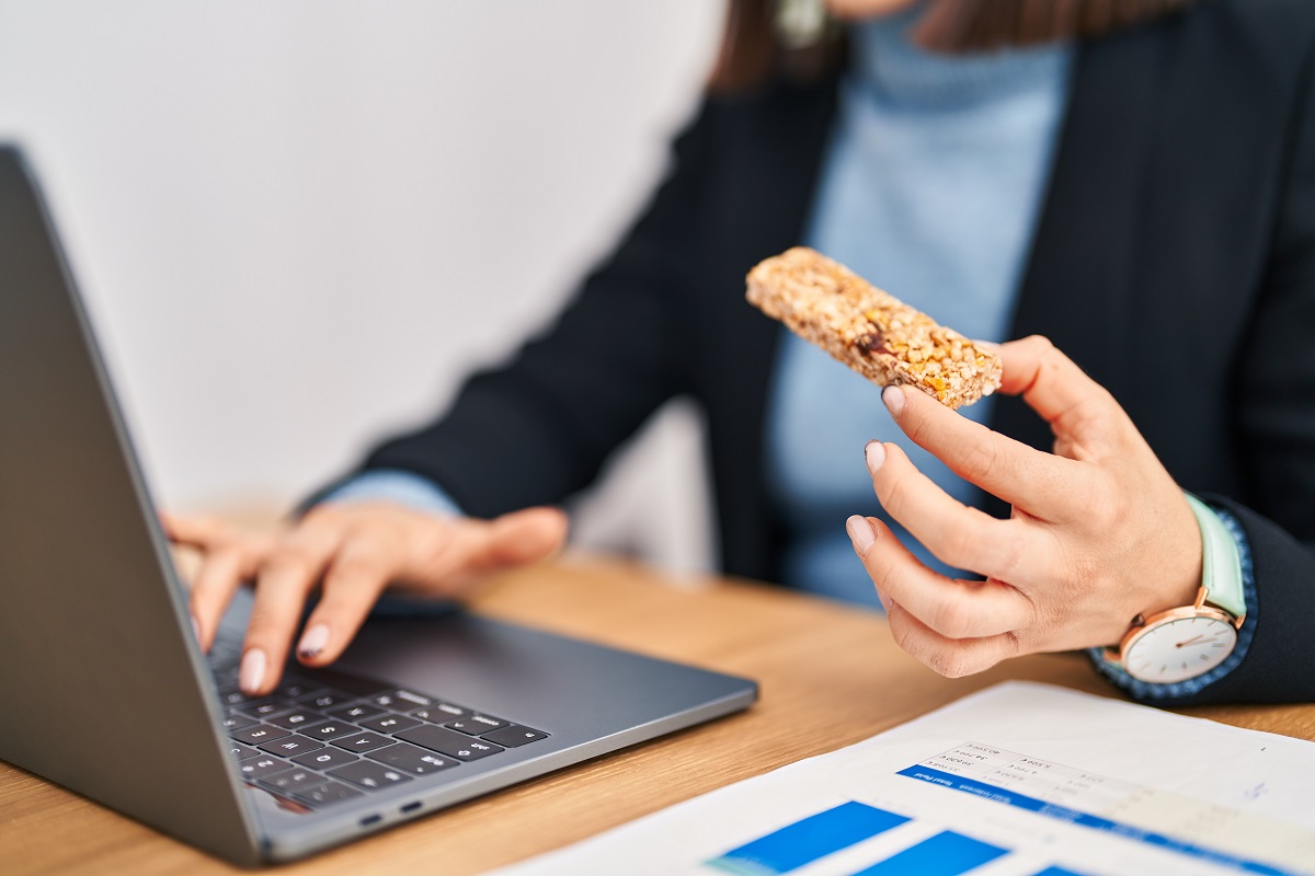 Young,Beautiful,Hispanic,Woman,Business,Worker,Using,Laptop,Eating,Energy
