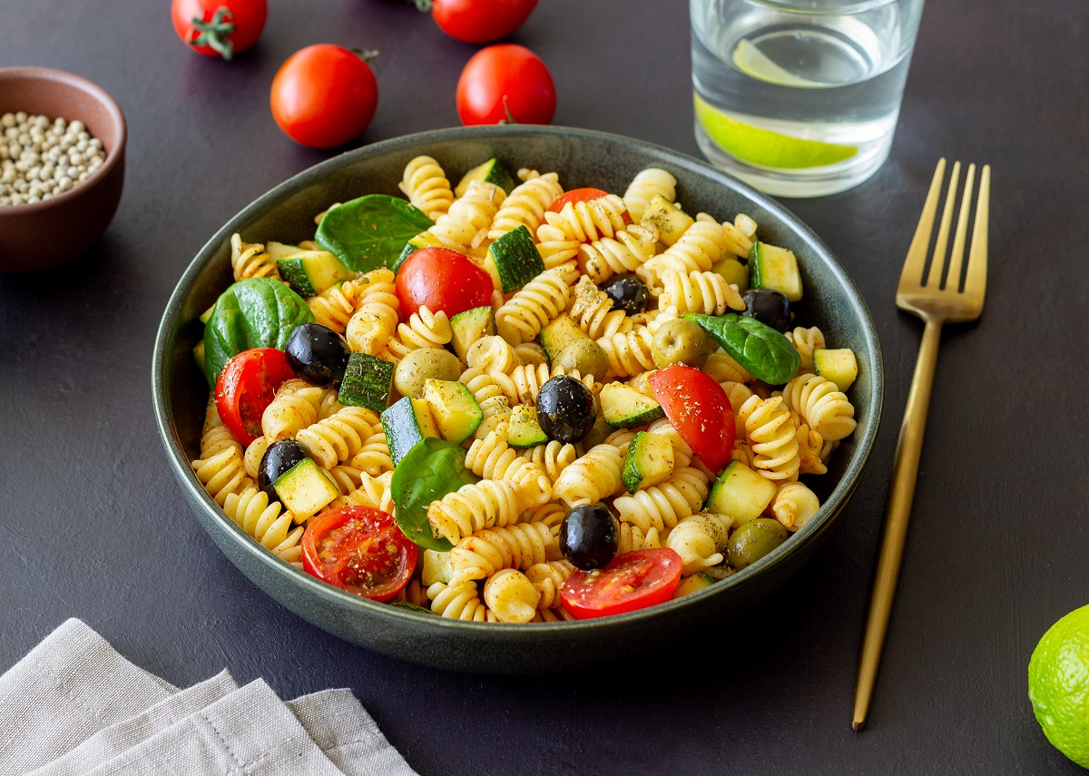 Pasta,Salad,With,Tomatoes,,Zucchini,,Olives,And,Spinach.,Healthy,Eating.