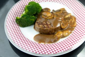 Filet-Mignon-Sauce-Madeira_anoigma