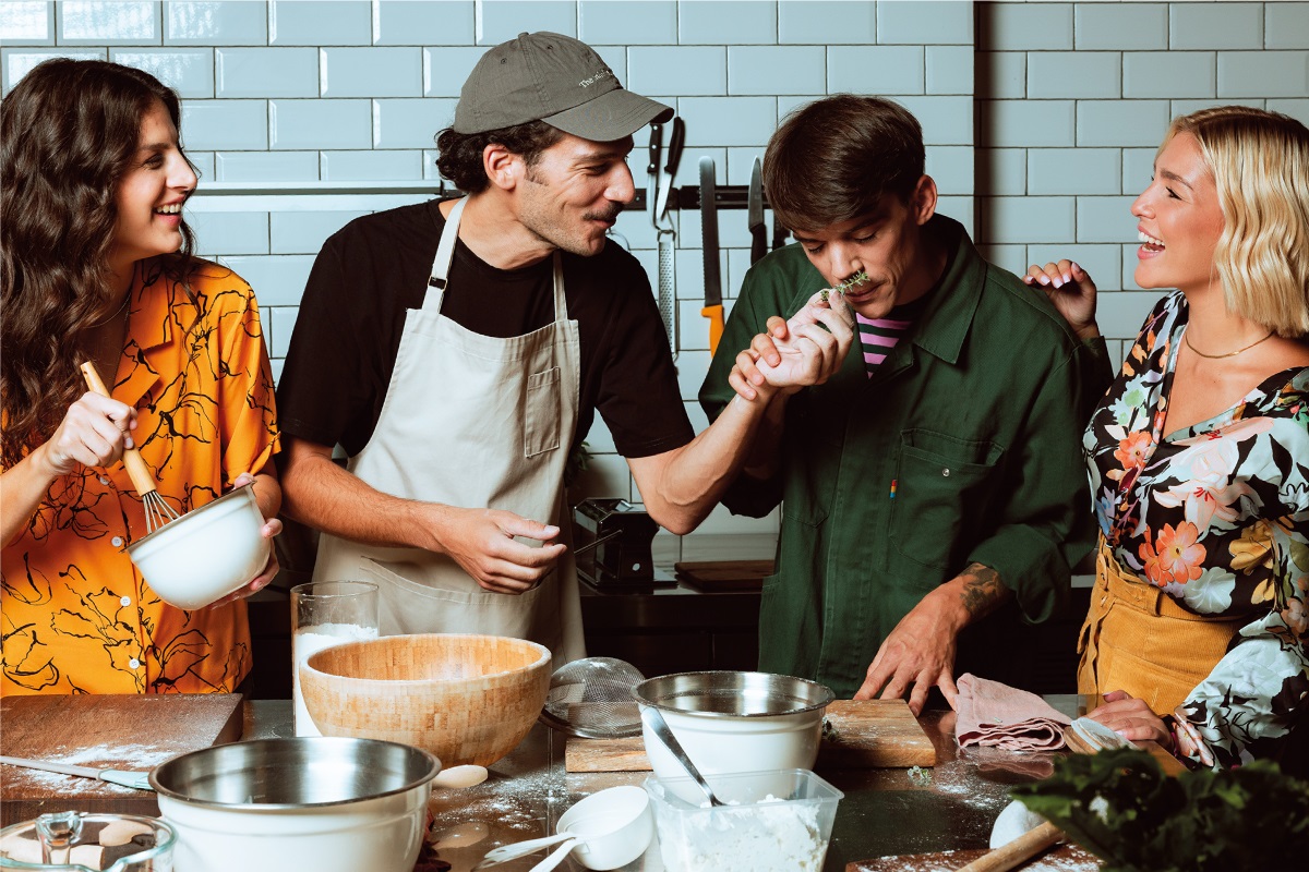 around the table-anoigma-1