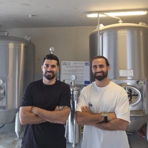 Δυο αδέρφια από την Κεφαλονιά παράγουν την πρώτη μπίρα του νησιού