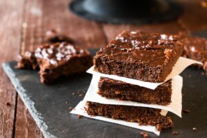 Πεντανόστιμο vegan brownie χωρίς ζάχαρη μόνο με 3 υλικά