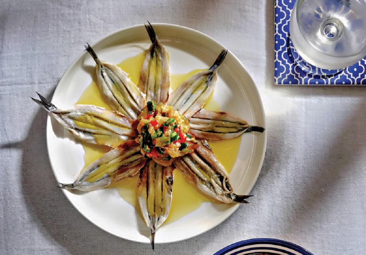 MAIKADIS gavros melitsanosalata_anoigma