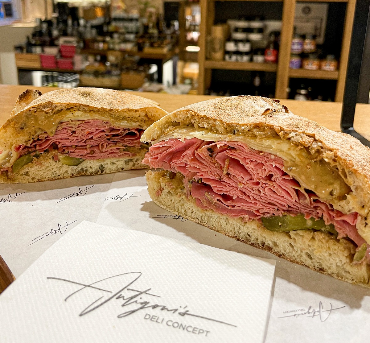 antigonis-deli-anoigma